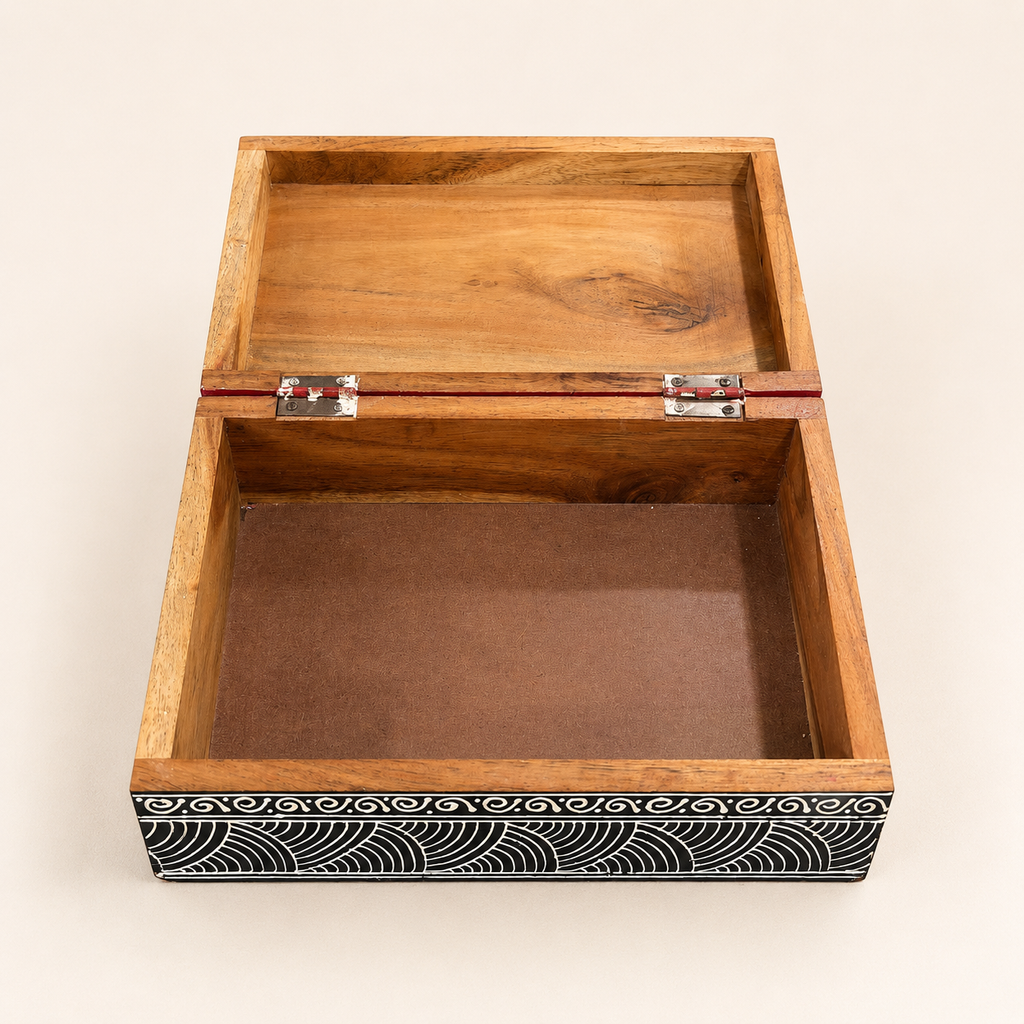 Open Rang Rekha keepsake box showing a single compartment and wood-grain interior